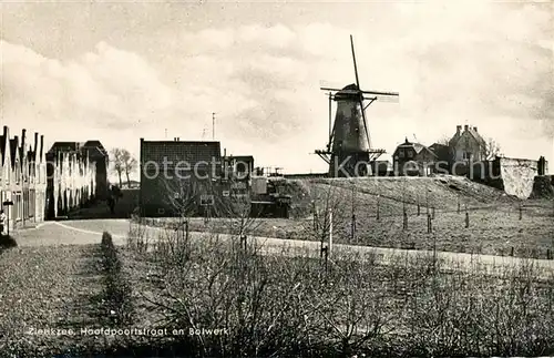 AK / Ansichtskarte Zierikzee Hoofdpoortstraat en Bolwerk Molen Windmuehle Zierikzee