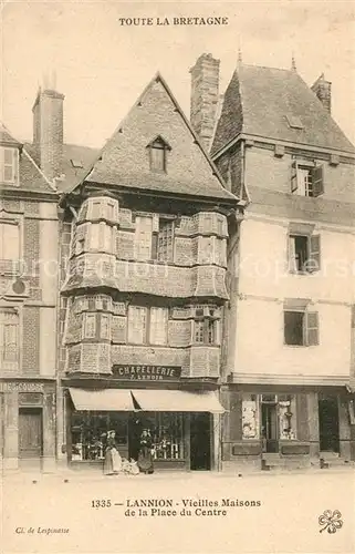 AK / Ansichtskarte Lannion Vieilles Maisons de la Place du Centre Lannion