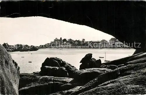 AK / Ansichtskarte Tregastel La Plage Une Grotte Tregastel