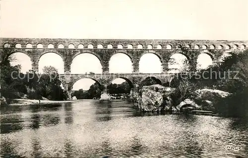 AK / Ansichtskarte Pont du Gard Viadukt Pont du Gard