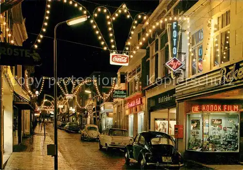 AK / Ansichtskarte Zandvoort_Holland Kerkstraat Kirchenstrasse Ladengeschaefte Nachtaufnahme Zandvoort_Holland