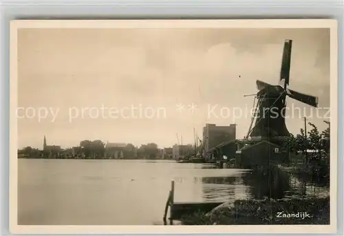 AK / Ansichtskarte Zaandijk Partie am Wasser Windmuehle Zaandijk