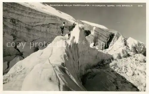 AK / Ansichtskarte Marmolada Ghiacciaio Bergsteiger Marmolada