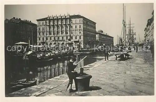 AK / Ansichtskarte Trieste Piazza Ponte rossa Trieste