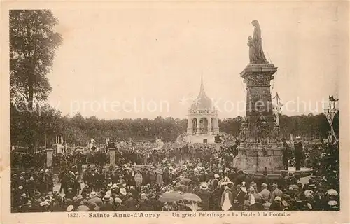 AK / Ansichtskarte Sainte Anne d_Auray Un grand Pelerinage La Foule a la Fontaine Sainte Anne d Auray