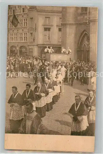 AK / Ansichtskarte Chapitre_Le Le Saint Sacrement porte par Mgr lEveque et precede Chapitre_Le