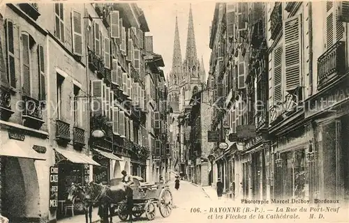 AK / Ansichtskarte Bayonne_Pyrenees_Atlantiques Rue du Port Neuf Fleches de la Cathedrale Bayonne_Pyrenees