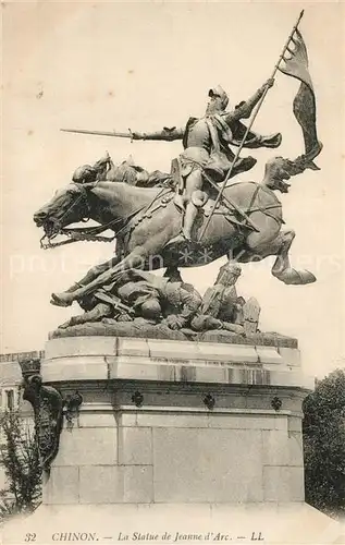 AK / Ansichtskarte Chinon_Indre_et_Loire La Statue de Jeanne d Arc Chinon_Indre_et_Loire