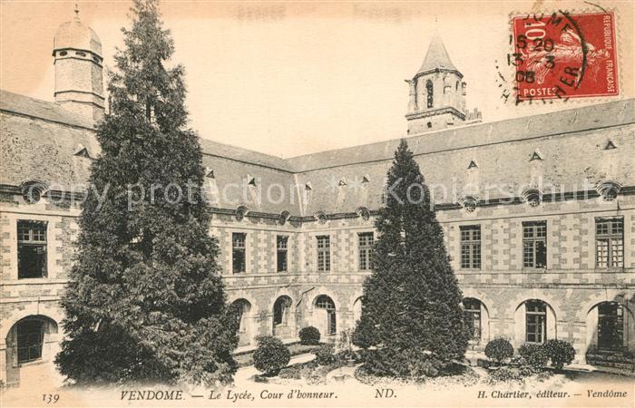 Carte Postale Ancienne - Châteauroux Lycée, Cour D'Honneur - CPA AK France