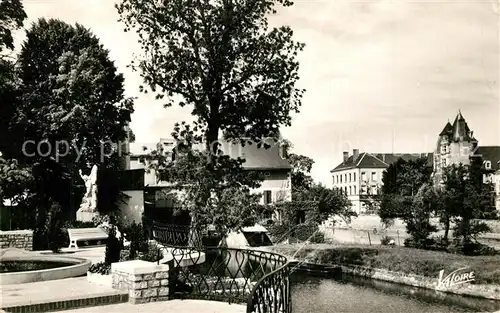 AK / Ansichtskarte Romorantin Lanthenay Jardin public Monument aux morts Sauldre Sous Prefecture Romorantin Lanthenay