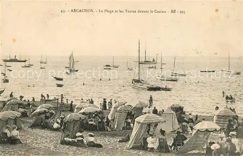 Arcachon_Gironde Plage et les Tentes devant Casino Arcachon Gironde
