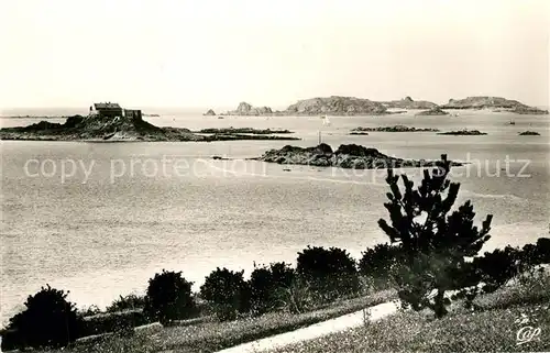 Dinard_Ille_et_Vilaine_Bretagne Fort de Harbour Ile de C?zembre Dinard_Ille