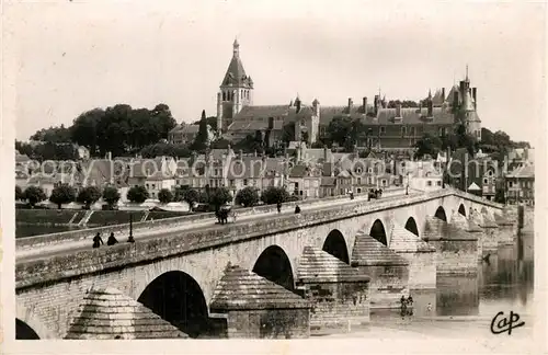 AK / Ansichtskarte Gien Pont sur la Loire et vue sur le chateau Gien