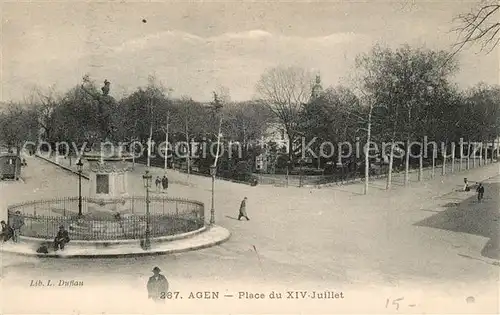AK / Ansichtskarte Agen_Lot_et_Garonne Place du 14 Juillet Monument Statue Agen_Lot_et_Garonne