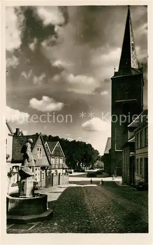 AK / Ansichtskarte Ploen_See Kirche Brunnen Denkmal Ploen_See