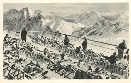 AK / Ansichtskarte Zugspitze Terrasse des Hotels Schneefernerhaus Wintr Zugspitze