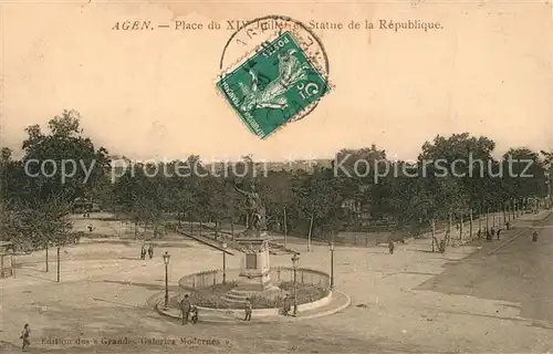 AK / Ansichtskarte Agen_Lot_et_Garonne Place du XKV Juillet et Statue de la Republique Agen_Lot_et_Garonne