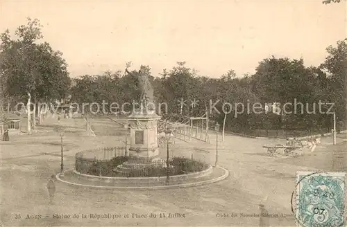 AK / Ansichtskarte Agen_Lot_et_Garonne Statue de la Republique et Place du 14 Juillet Agen_Lot_et_Garonne