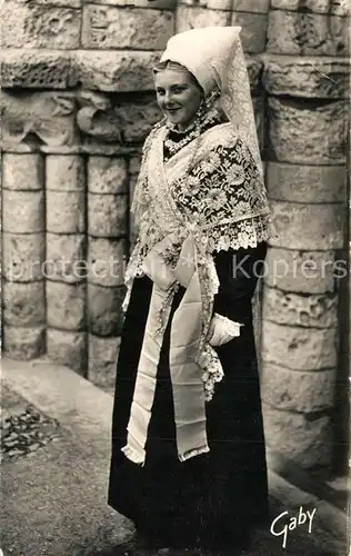 AK / Ansichtskarte Ile_de_Re Retaise en Costume de Mariee Ile_de_Re