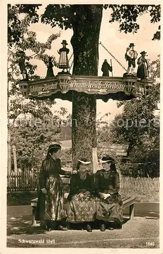 AK / Ansichtskarte Titisee Schwarzwald Tracht Wegweiser Titisee