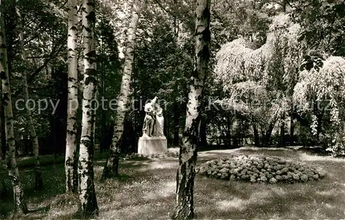 AK / Ansichtskarte Moers Schlosspark Denkmal Moers