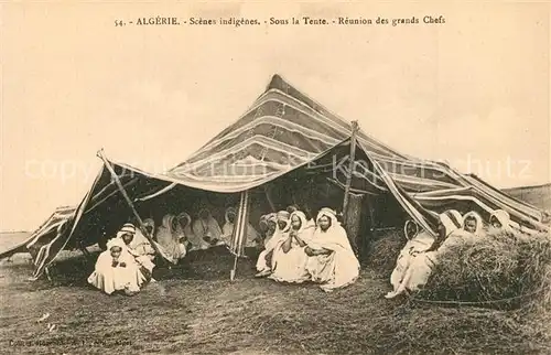 AK / Ansichtskarte Algerien Scenes indigenes Sous la Tente Algerien