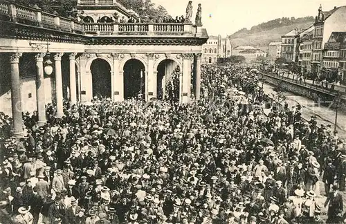 AK / Ansichtskarte Karlsbad_Eger Fruehpromenade am Muehlbrunnen Karlsbad_Eger