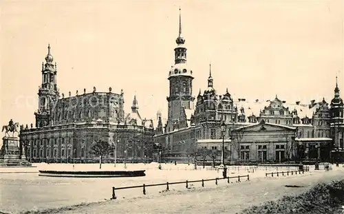 AK / Ansichtskarte Dresden Hofkirche und Schloss im Winter Dresden