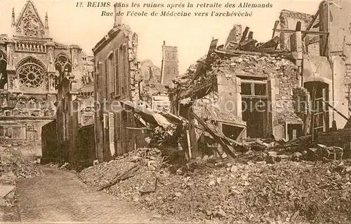 AK / Ansichtskarte Reims_Champagne_Ardenne dans les ruines apres la retraite des Allemands Rue de lecole de Medecine vers l archeveche Reims_Champagne_Ardenne