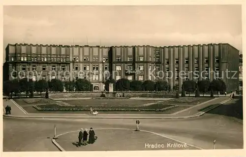 AK / Ansichtskarte Hradec_Kralove Maparykovo namesto Platz Denkmal Gebaeude Hradec Kralove