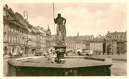 AK / Ansichtskarte Cheb_Eger Namesti ceskoslovenske armady s Rolandovou kasnou Platz Rolandstatue Brunnen 