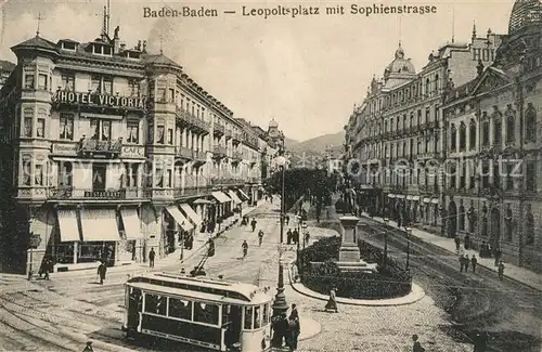 AK / Ansichtskarte Baden Baden Leopoldsplatz mit Sophienstrasse Denkmal Strassenbahn Baden Baden