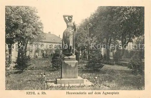 AK / Ansichtskarte Kehl_Rhein Heuwenderin auf dem Agnesplatz Denkmal Stempel geprueft Kehl_Rhein