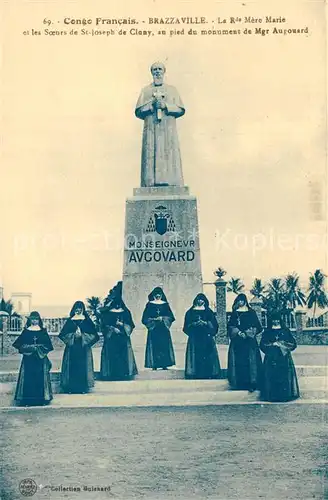 AK / Ansichtskarte Brazzaville La Rue Mere marie et les Soeurs de St Joseph de Cluny au pied du monument de Mgr Augouard Brazzaville
