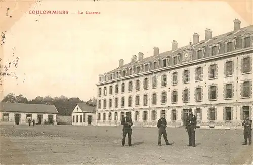 AK / Ansichtskarte Coulommiers La Caserne Coulommiers