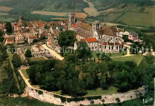 Vezelay Vue generale aerienne Basilique Sainte Madeleine La vieille cite Vezelay