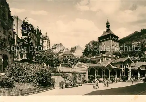 Karlovy_Vary Colonnade du marche avec la Tour du Chateau Karlovy Vary