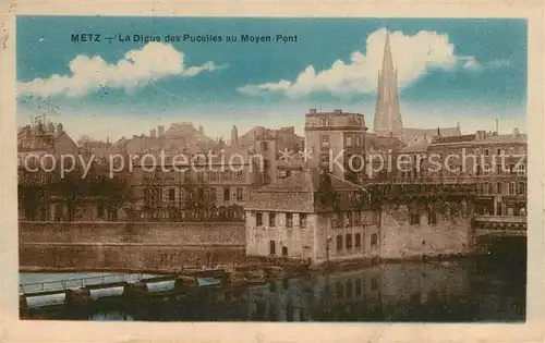 Metz_Moselle La Digue des Pucelles au Moyen Pont Metz_Moselle