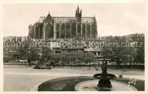 Metz_Moselle Fontaine la Cathedrale Brunnen Dom Metz_Moselle