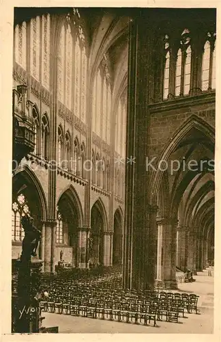 Metz_Moselle Interieur de la Cathedrale la Nef et les Bas Cotes Metz_Moselle