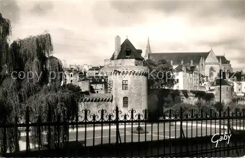 Vannes La Tour du Connetable et la Cathedrale Vannes