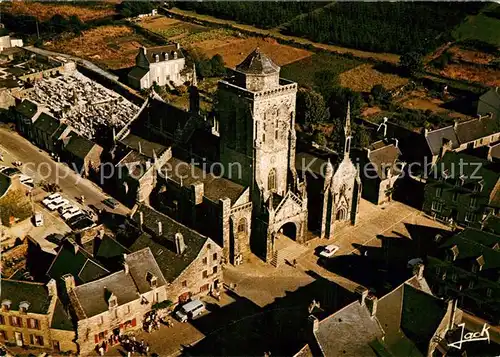 AK / Ansichtskarte Locronan Fliegeraufnahme Place de l Eglise Locronan
