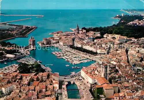 AK / Ansichtskarte La_Rochelle_Charente Maritime Fliegeraufnahme Saint Nicolas Turm Kirche Saint Sauveur La_Rochelle