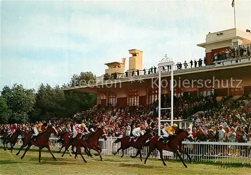 AK / Ansichtskarte Deauville Un jour de course Deauville