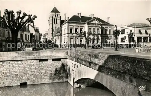 AK / Ansichtskarte Cosne Cours sur Loire Petit pont Eglise Place de la Mairie Cosne Cours sur Loire