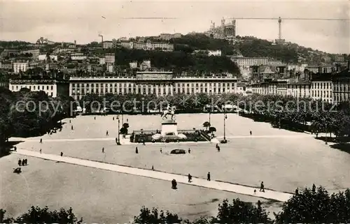 AK / Ansichtskarte Lyon_France Place Bellecour Monument Lyon France