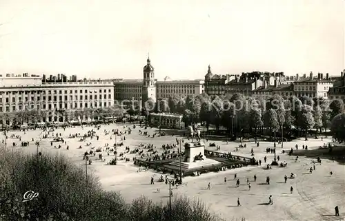 AK / Ansichtskarte Lyon_France Place Bellecour Monument Lyon France