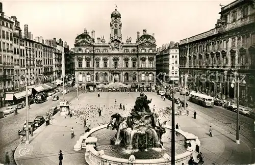 AK / Ansichtskarte Lyon_France Place des Terreaux Fontaine Lyon France