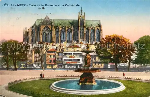 AK / Ansichtskarte Metz_Moselle Place de la Comedie et la Cathedrale Fontaine Metz_Moselle