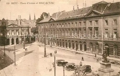 AK / Ansichtskarte Metz_Moselle Place d Armes Hotel de Ville Monument Metz_Moselle